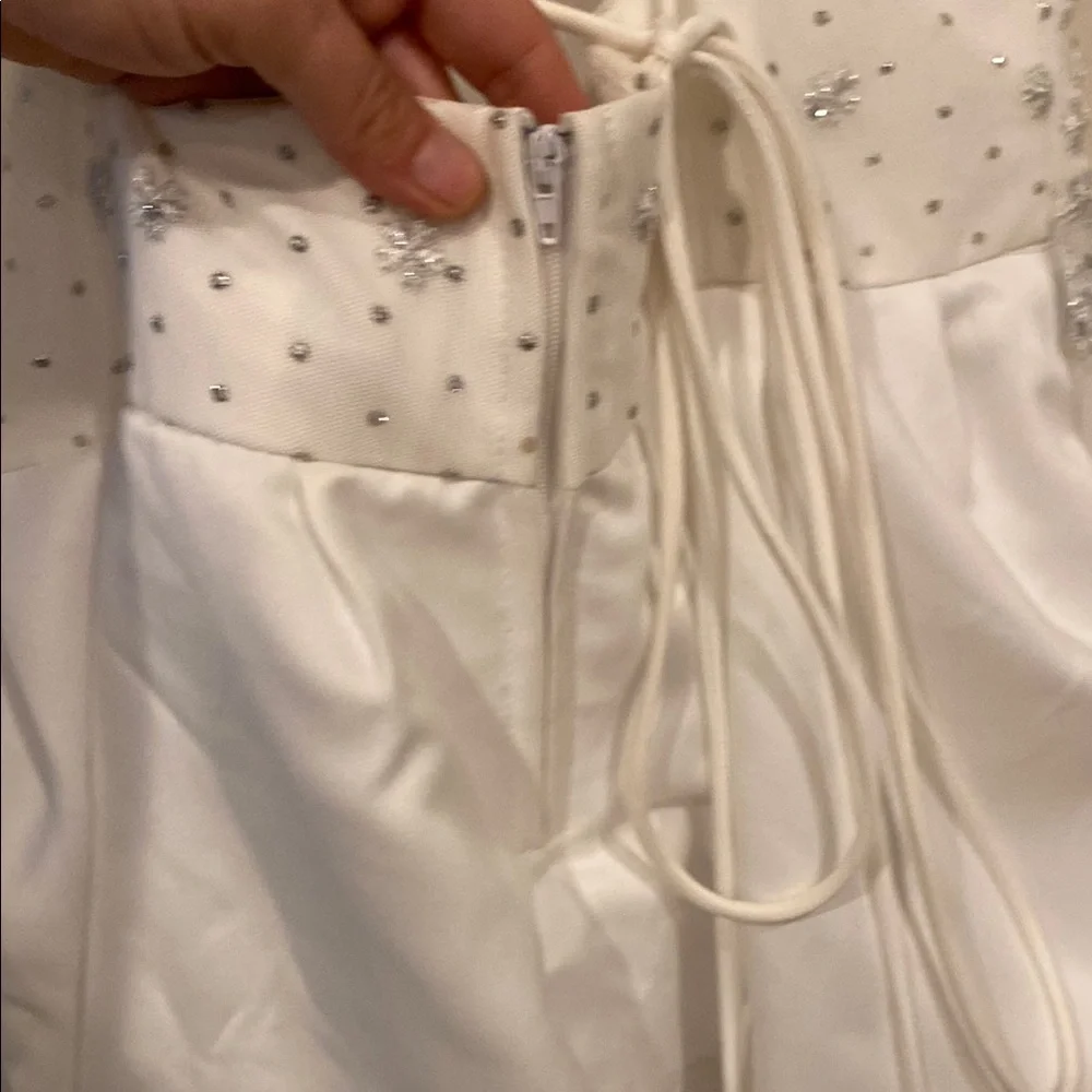 Elegant White Wedding Dress with Intricate Embroidery - Picture 7 of 14